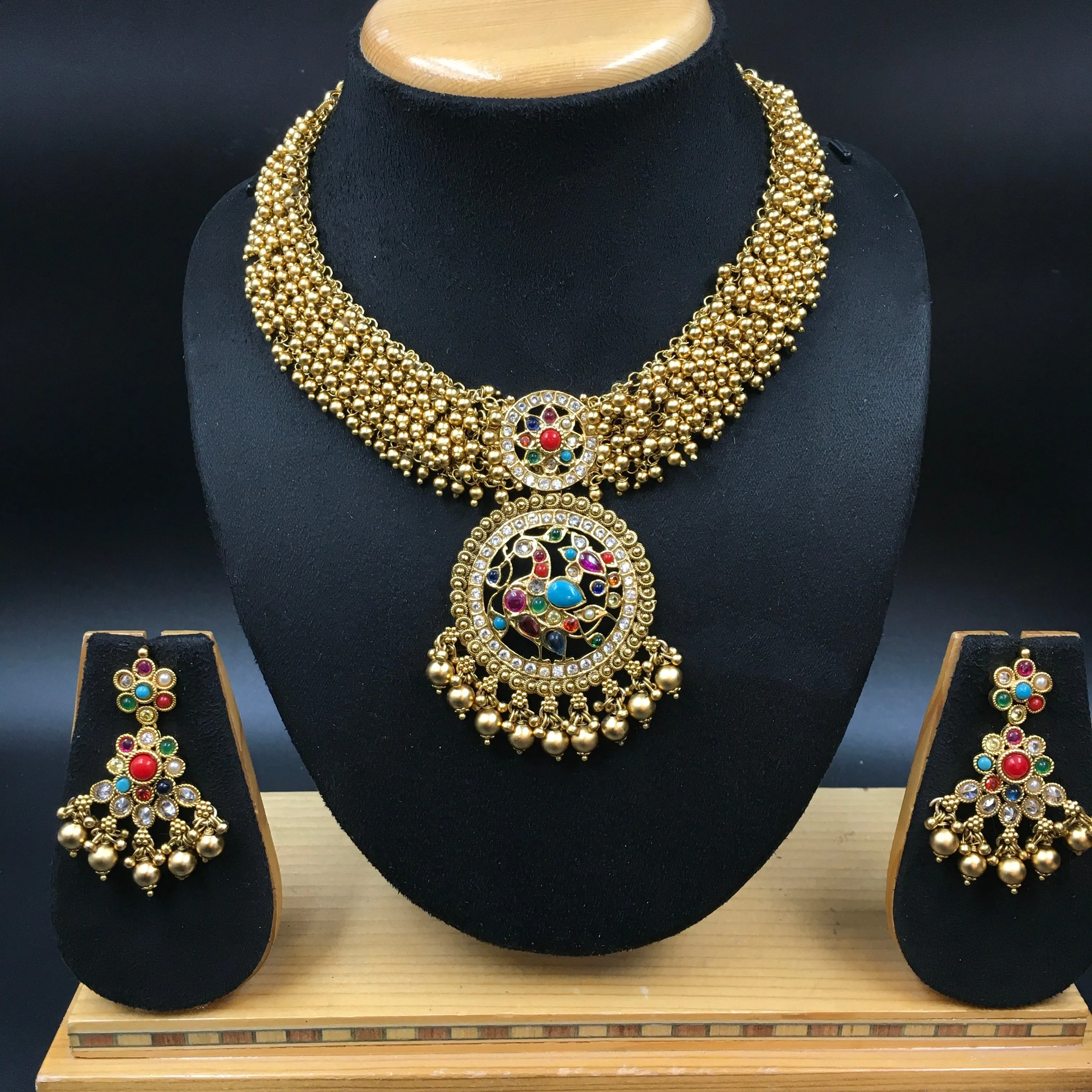 Round Neck Antique Necklace Set 3617-28